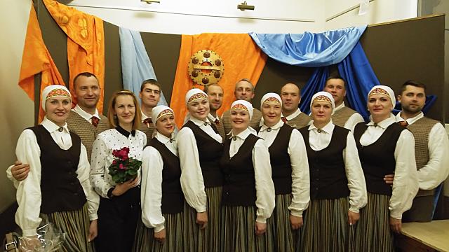Vidējās paaudzes deju kolektīvs